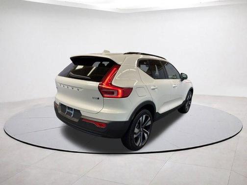 2026 Volvo XC40 B5 Ultra
