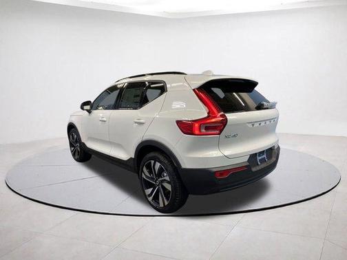 2026 Volvo XC40 B5 Ultra