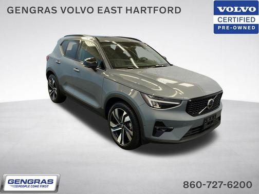 Thunder Gray Metallic 2023 Volvo XC40 B5 Plus Dark Theme