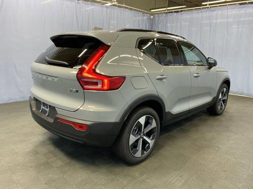 2026 Volvo XC40 B5 Core