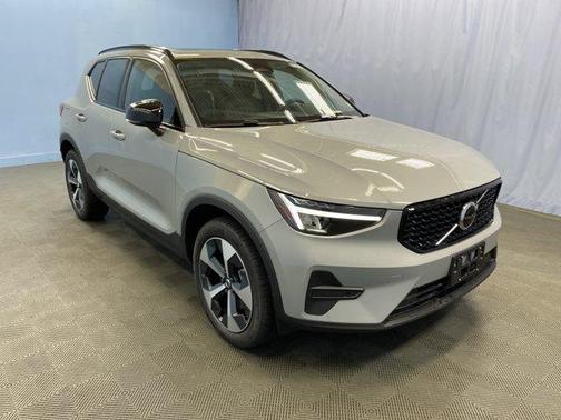 2026 Volvo XC40 B5 Core