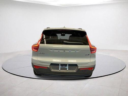 2026 Volvo XC40 B5 Core