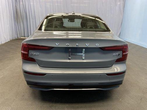 2024 Volvo S60 B5 Core Dark Theme