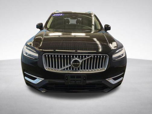 Onyx Black Metallic 2025 Volvo XC90 Plug-In Hybrid T8 Plus 7-Seater