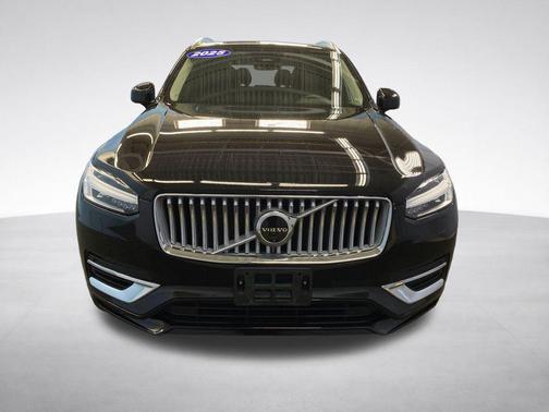 Onyx Black 2025 Volvo XC90 Plug-In Hybrid T8 Plus 7-Seater