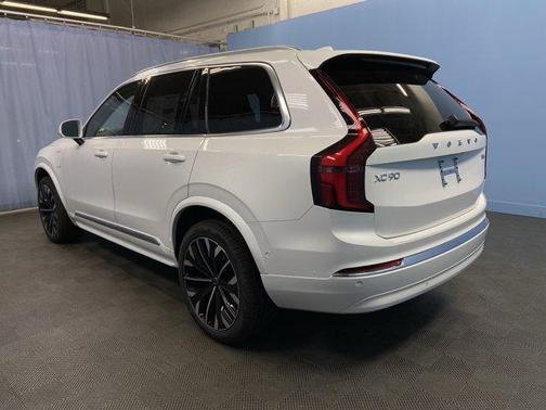 2025 Volvo XC90 Plug-In Hybrid T8 Plus 7-Seater