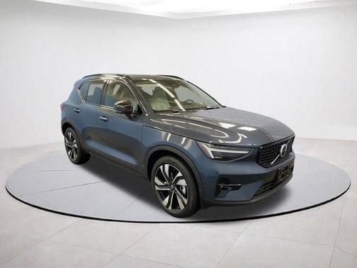2026 Volvo XC40 B5 Ultra
