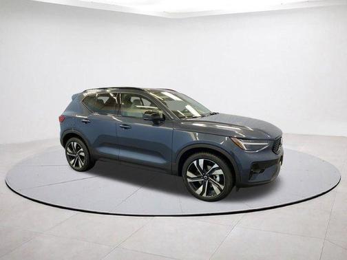 2026 Volvo XC40 B5 Ultra