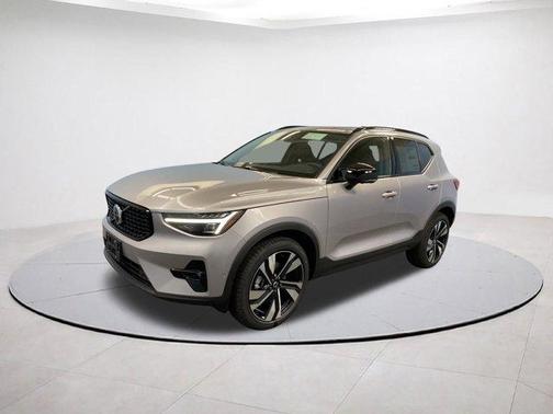 2026 Volvo XC40 B5 Ultra