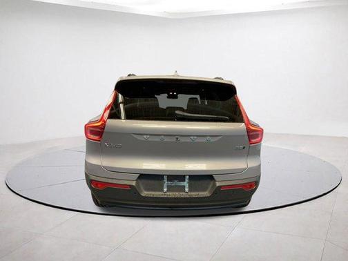 2026 Volvo XC40 B5 Ultra