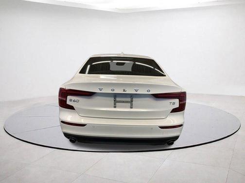 2020 Volvo S60 T5 Momentum