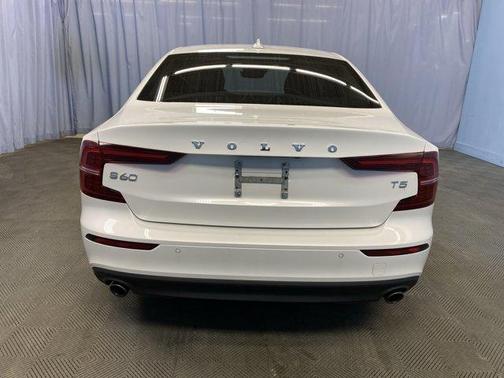 2020 Volvo S60 T5 Momentum