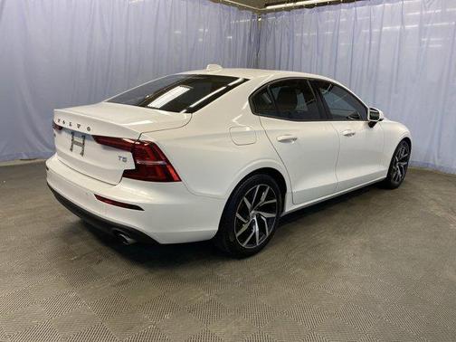 2020 Volvo S60 T5 Momentum