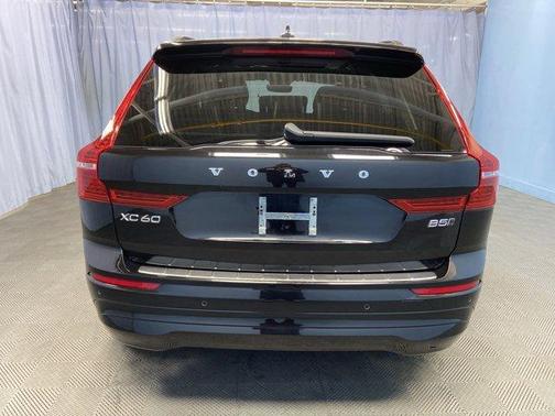 2022 Volvo XC60 B5 Momentum