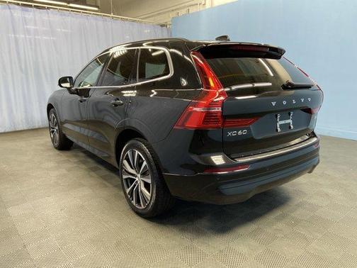 2022 Volvo XC60 B5 Momentum