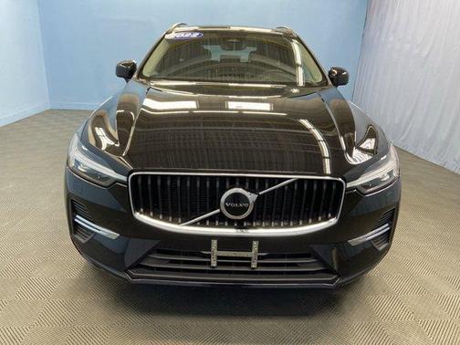 2022 Volvo XC60 B5 Momentum