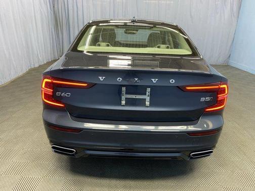 2022 Volvo S60 B5 Momentum