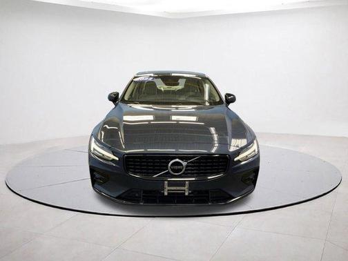 2022 Volvo S60 B5 Momentum
