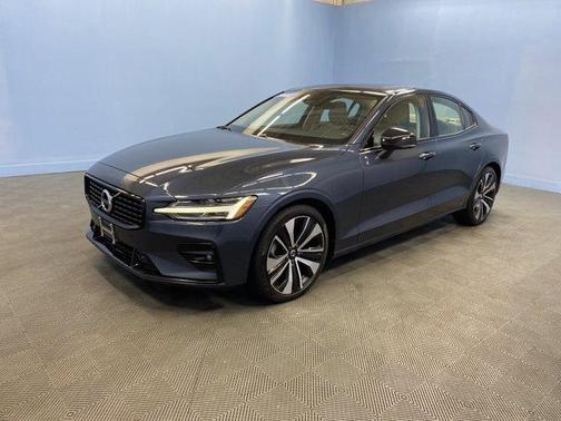 2022 Volvo S60 B5 Momentum