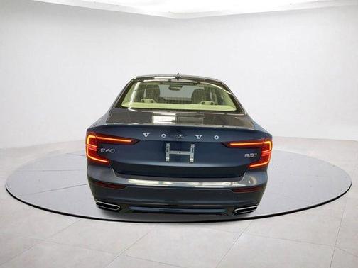 2022 Volvo S60 B5 Momentum