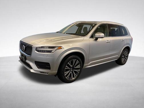 Bright Silver Metallic 2022 Volvo XC90 T5 Momentum 7 Passenger