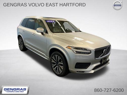 Bright Silver Metallic 2022 Volvo XC90 T5 Momentum 7 Passenger