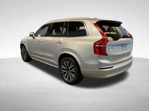 Bright Silver Metallic 2022 Volvo XC90 T5 Momentum 7 Passenger