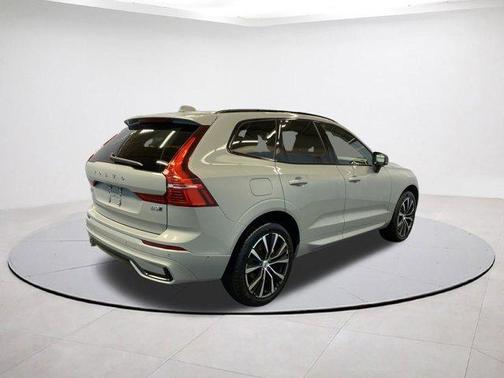 2025 Volvo XC60 B5 Plus