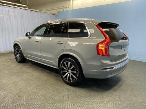 2025 Volvo XC90 B5 Core