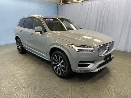 2025 Volvo XC90 B5 Core