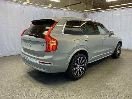 2025 Volvo XC90 B5 Core