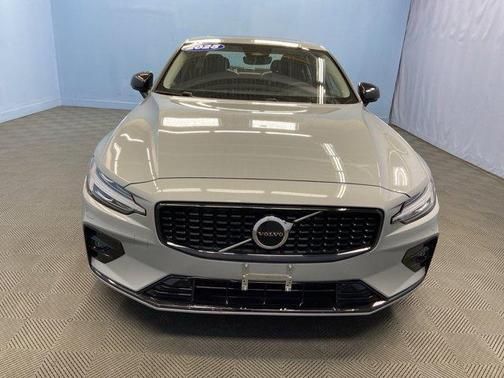 2025 Volvo S60 B5 Core