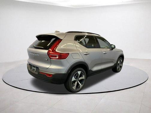 2026 Volvo XC40 B5 Plus