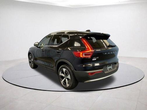 2025 Volvo XC40 B5 Plus Bright Theme