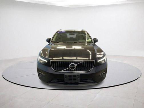 2025 Volvo XC40 B5 Plus Bright Theme