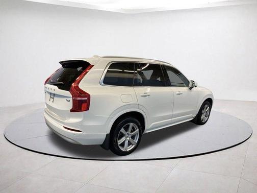 2022 Volvo XC90 T6 Momentum 6 Passenger