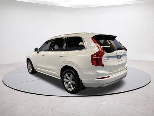 2022 Volvo XC90 T6 Momentum 6 Passenger