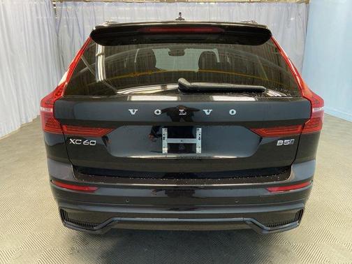 2025 Volvo XC60 B5 Core