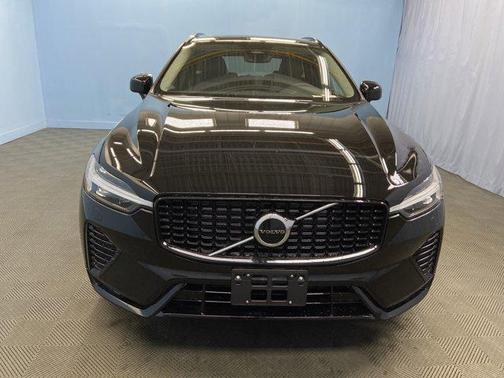 2025 Volvo XC60 B5 Core