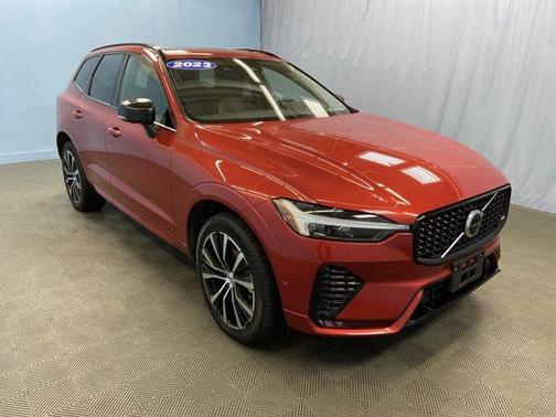 2023 Volvo XC60 B5 Plus Dark Theme