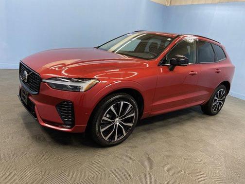 2023 Volvo XC60 B5 Plus Dark Theme