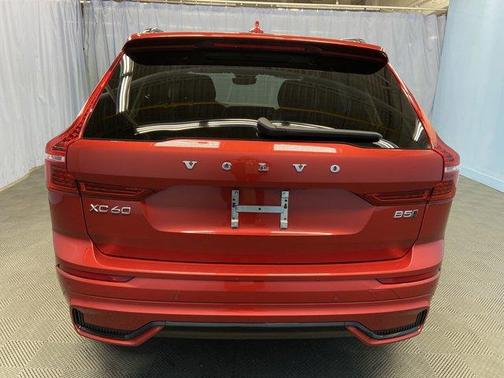 2023 Volvo XC60 B5 Plus Dark Theme