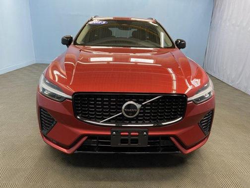 2023 Volvo XC60 B5 Plus Dark Theme