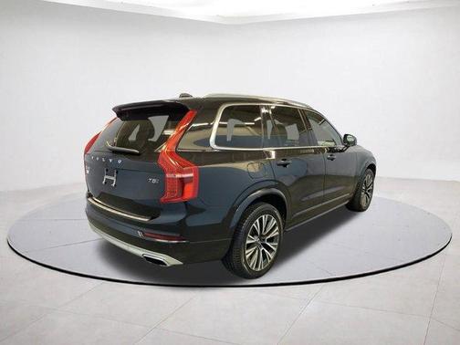 2021 Volvo XC90 T5 Momentum 7 Passenger
