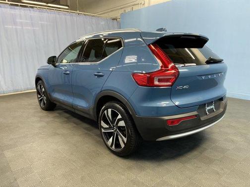 2024 Volvo XC40 B5 Ultimate Bright Theme