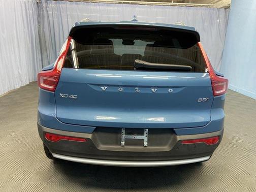 2024 Volvo XC40 B5 Ultimate Bright Theme