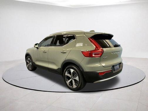 2025 Volvo XC40 B5 Plus Bright Theme