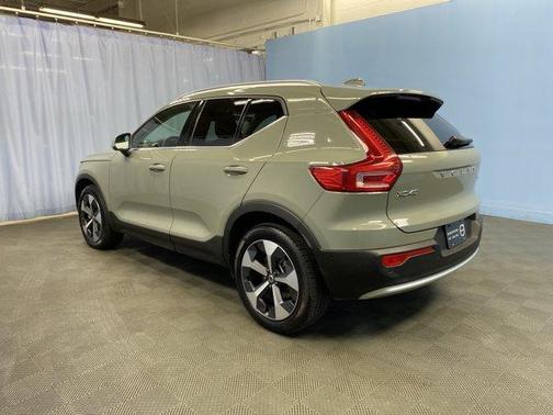 2025 Volvo XC40 B5 Plus Bright Theme