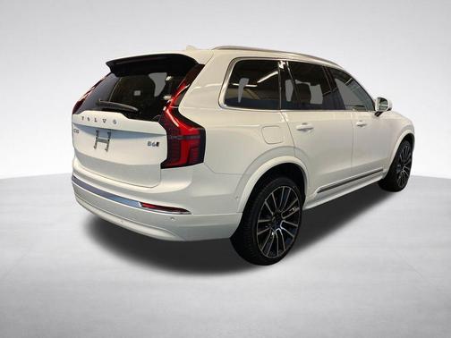Crystal White Pearl 2026 Volvo XC90 B6 Plus 7-Seater