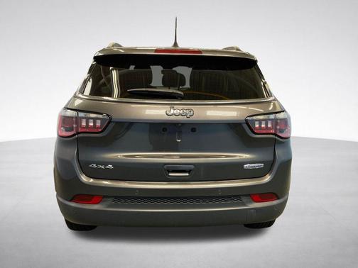 Granite Crystal Clearcoat Metallic 2018 Jeep Compass Latitude